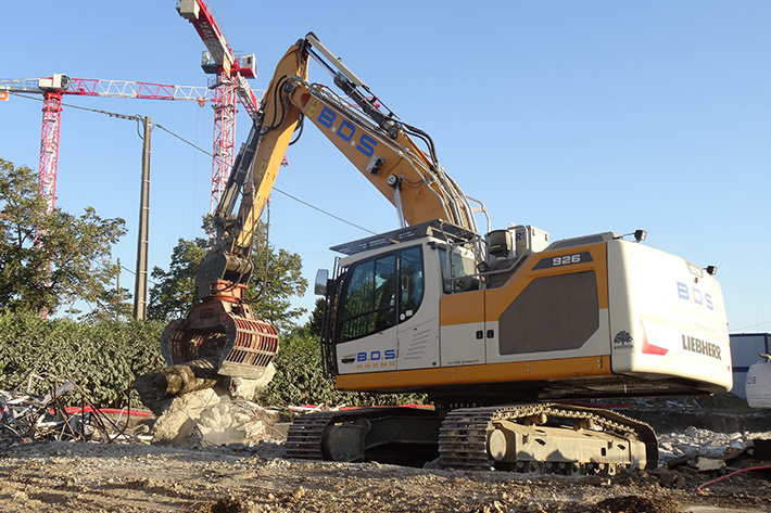 Nouvelle-Aquitaine Region: Generation 8 crawler excavators for various applications
